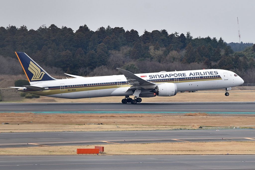 Singapore Airlines takes delivery of the world's 1,000th Boeing