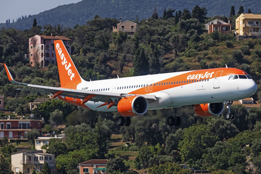 An easyJet Airbus A321neo G-UZMF on approach
