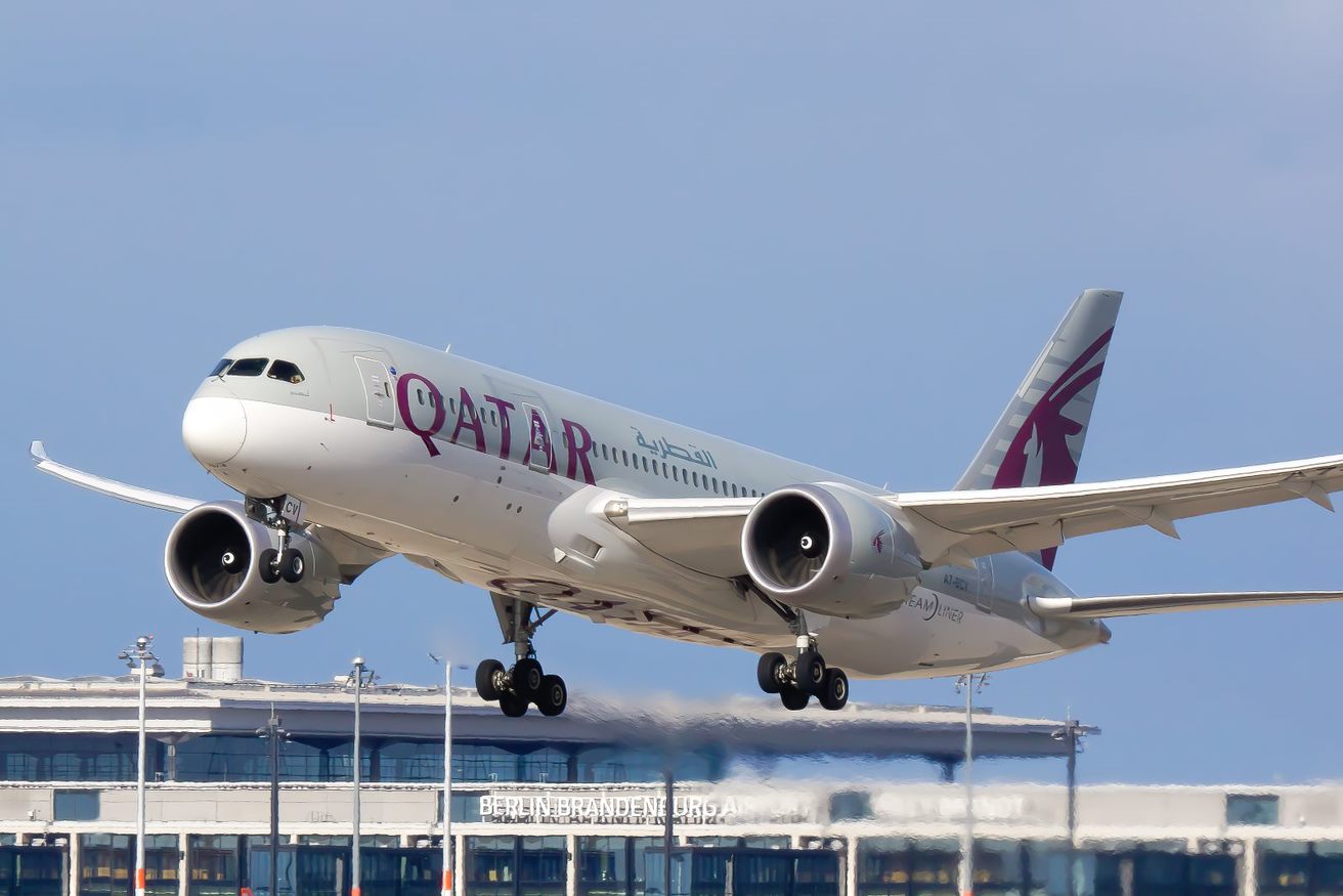 Qatar Airways Boeing 787-8 Dreamliner departing EDDB airport.