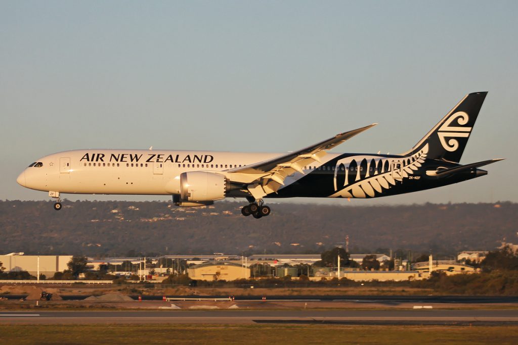 Air_New_Zealand_Boeing_787-9_landing_at_Perth_Airport
