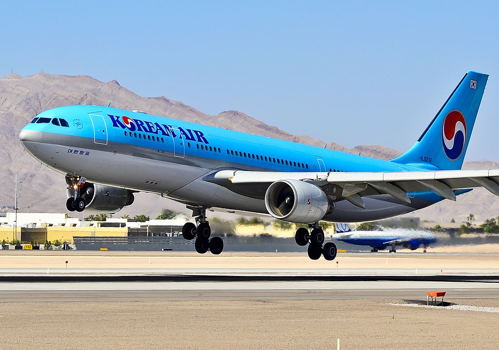 A Korean Air Airbus landing in Nevada.