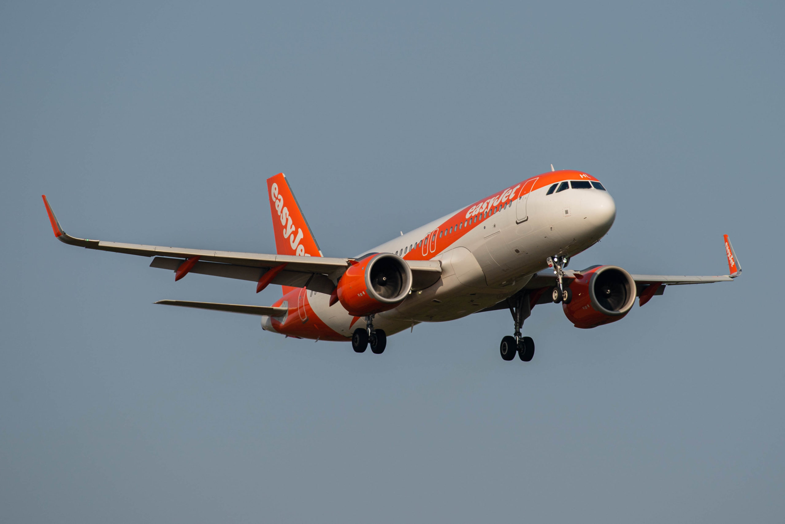 An easyJet A320 approaches to land.