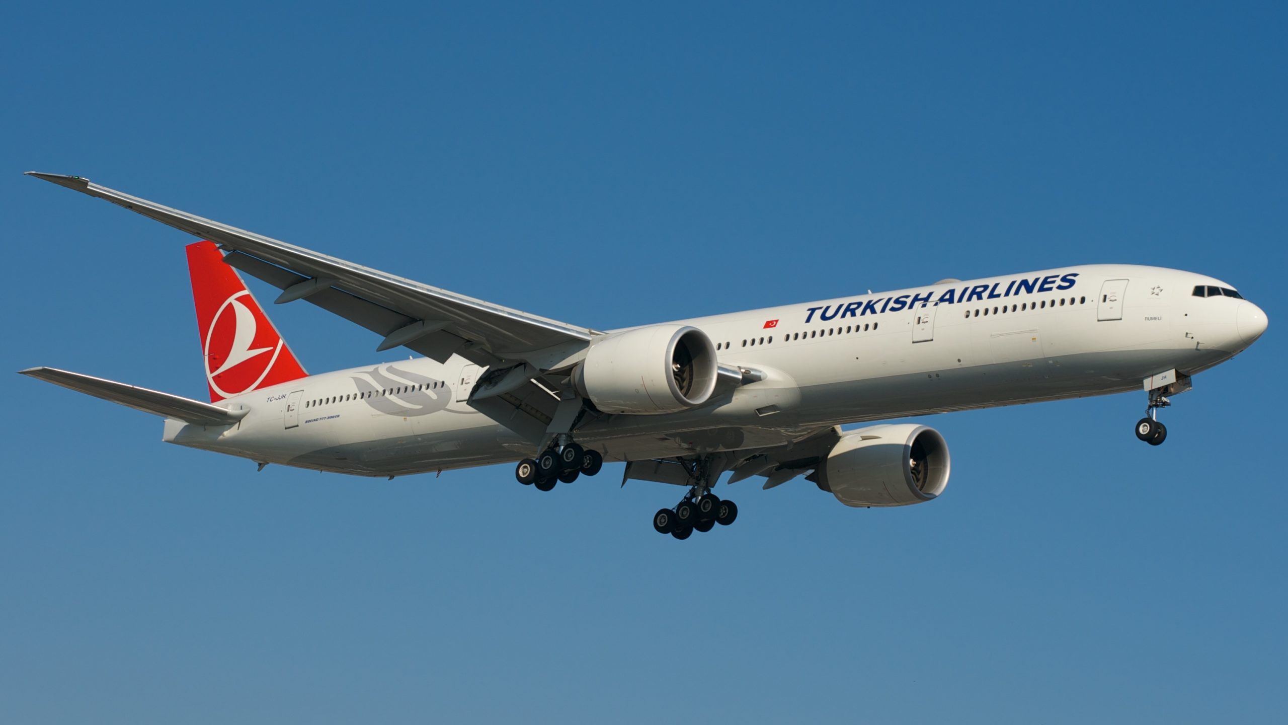 A Turkish Airlines Boeing on final approach to land.