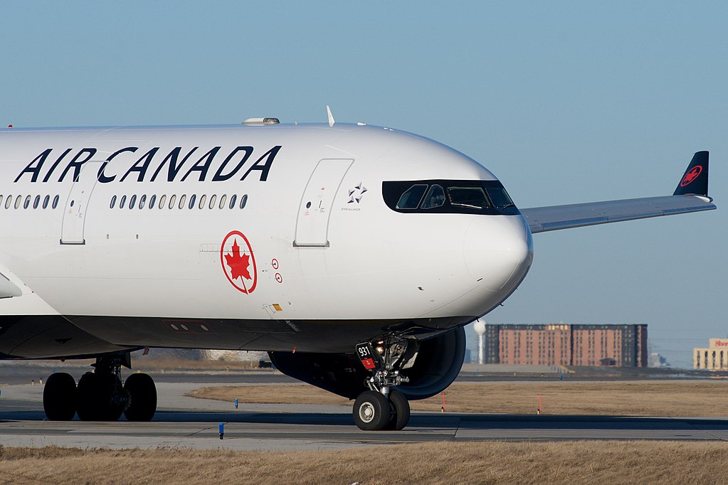 air canada vs united 777