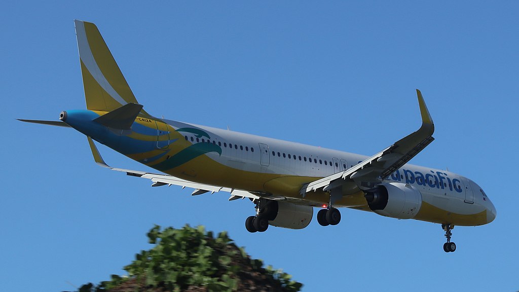 A Cebu Pacific Airbus A321 on approach.