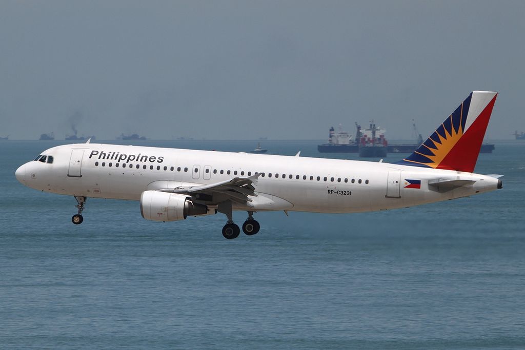 Philippine Airlines Airbus A320 approaching to land.