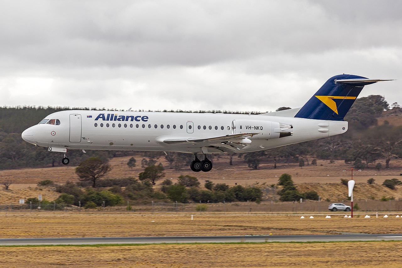 Alliance Airlines Fokker F70 landing at Canberra airport
