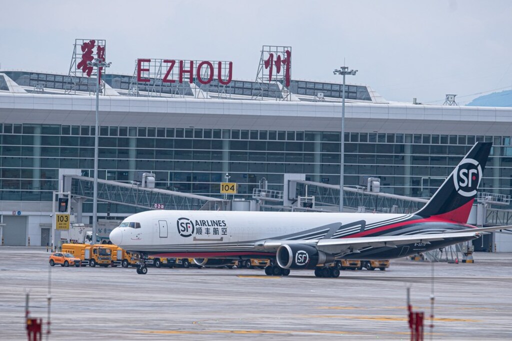 China's new air cargo hub Ezhou Huahu Airport