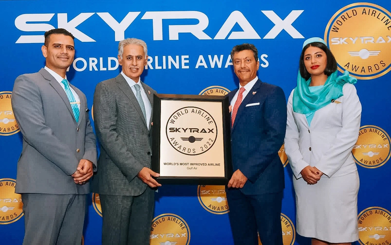 Gulf Air management accept their Skytrax 2022 award.