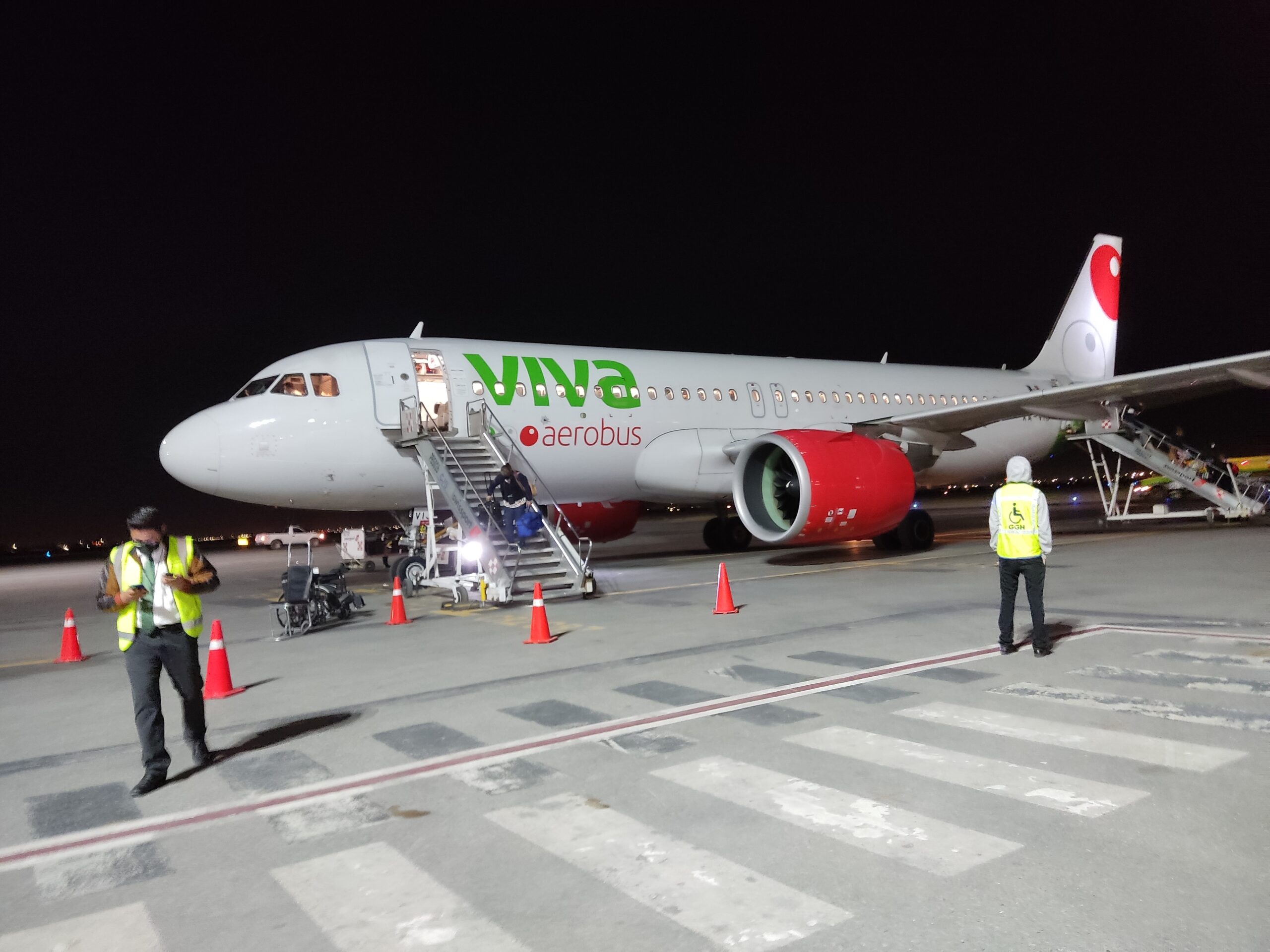 Viva_aerobus_A320-271N_(XA-VIJ)_at_CJS