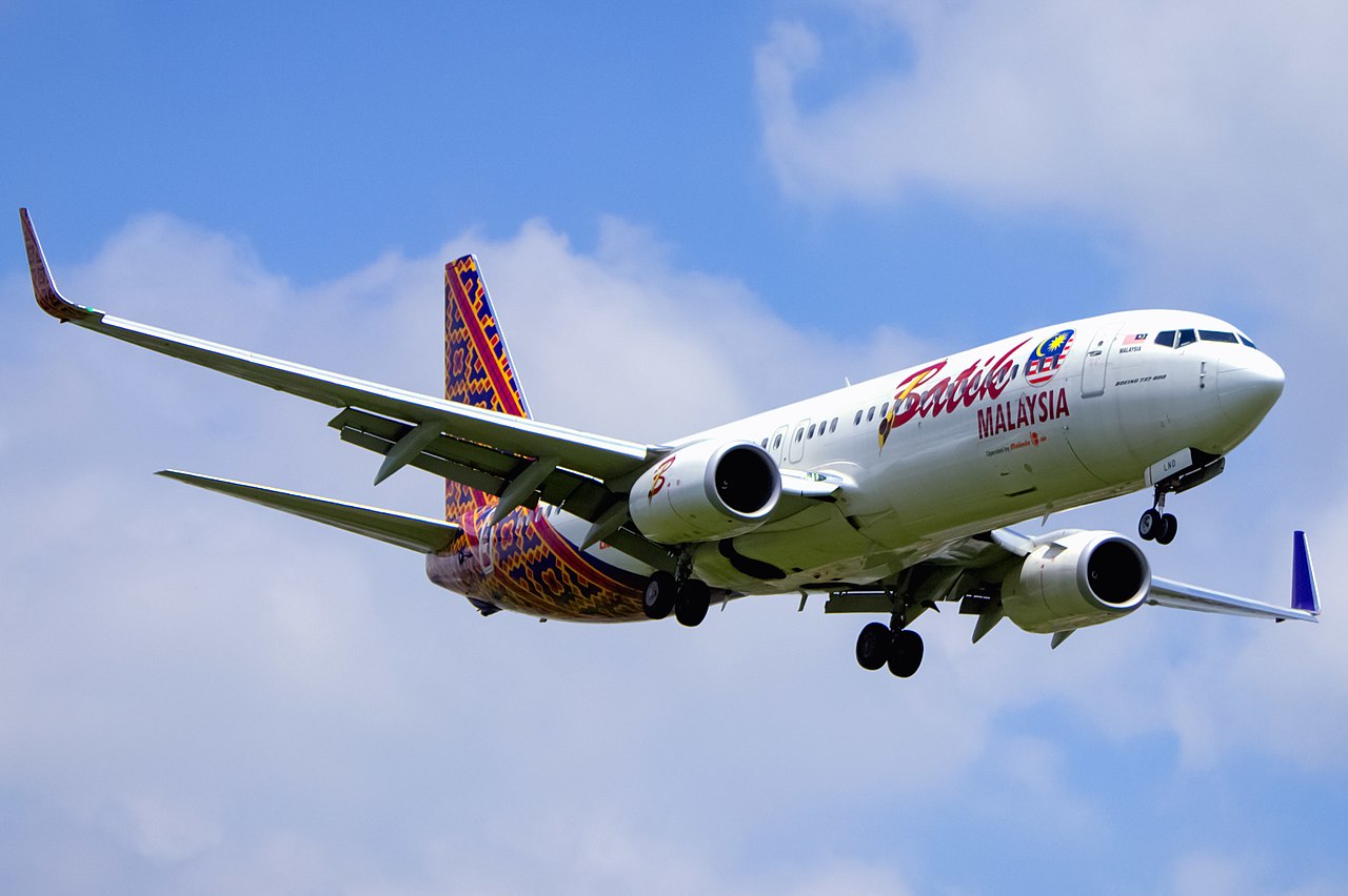 A Batik Air Malaysia Boeing 737 MAX approaches to land.
