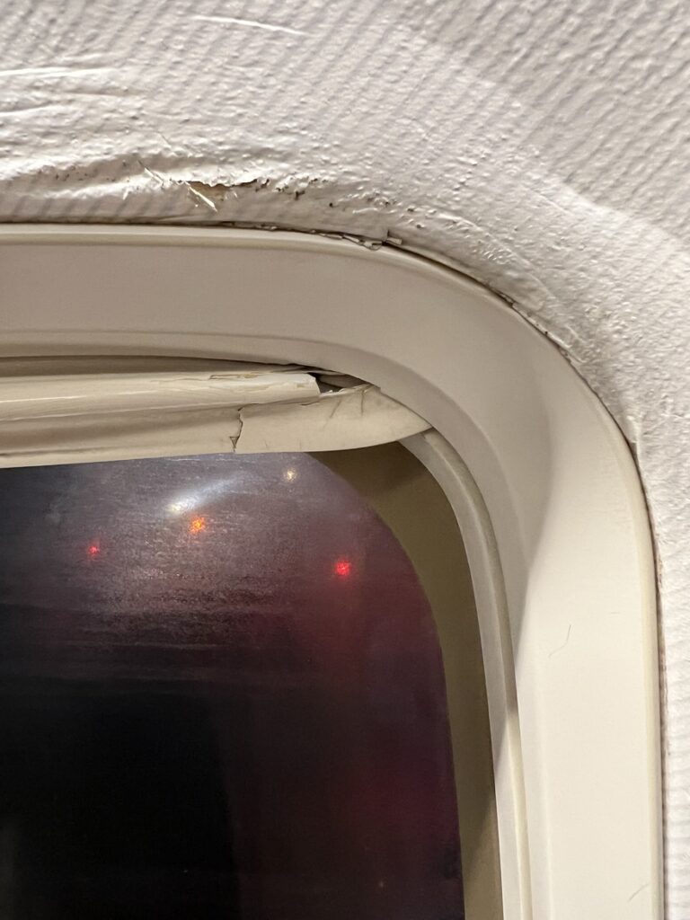Cracking around the cabin window on the SpiceJet 737.