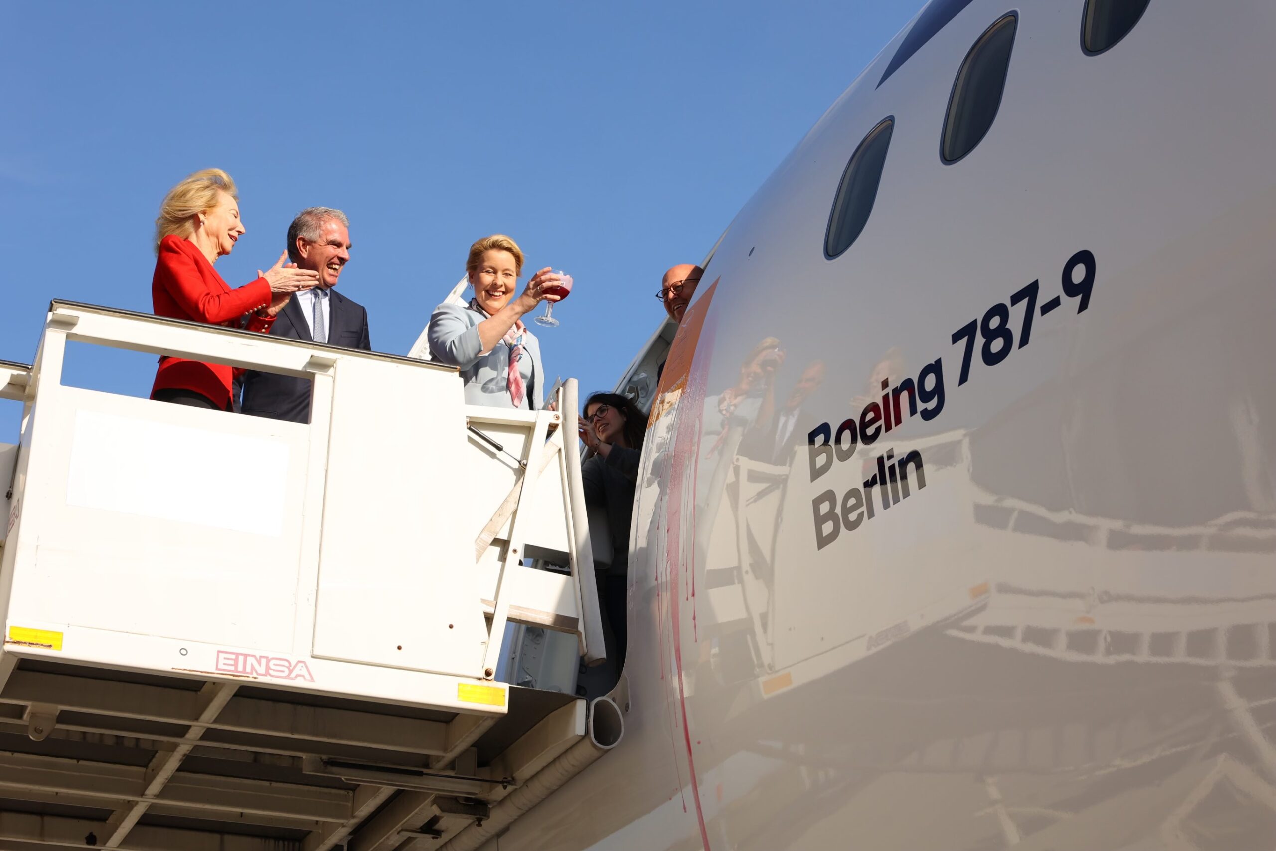 Lufthansa's First Dreamliner to be named 'Berlin'