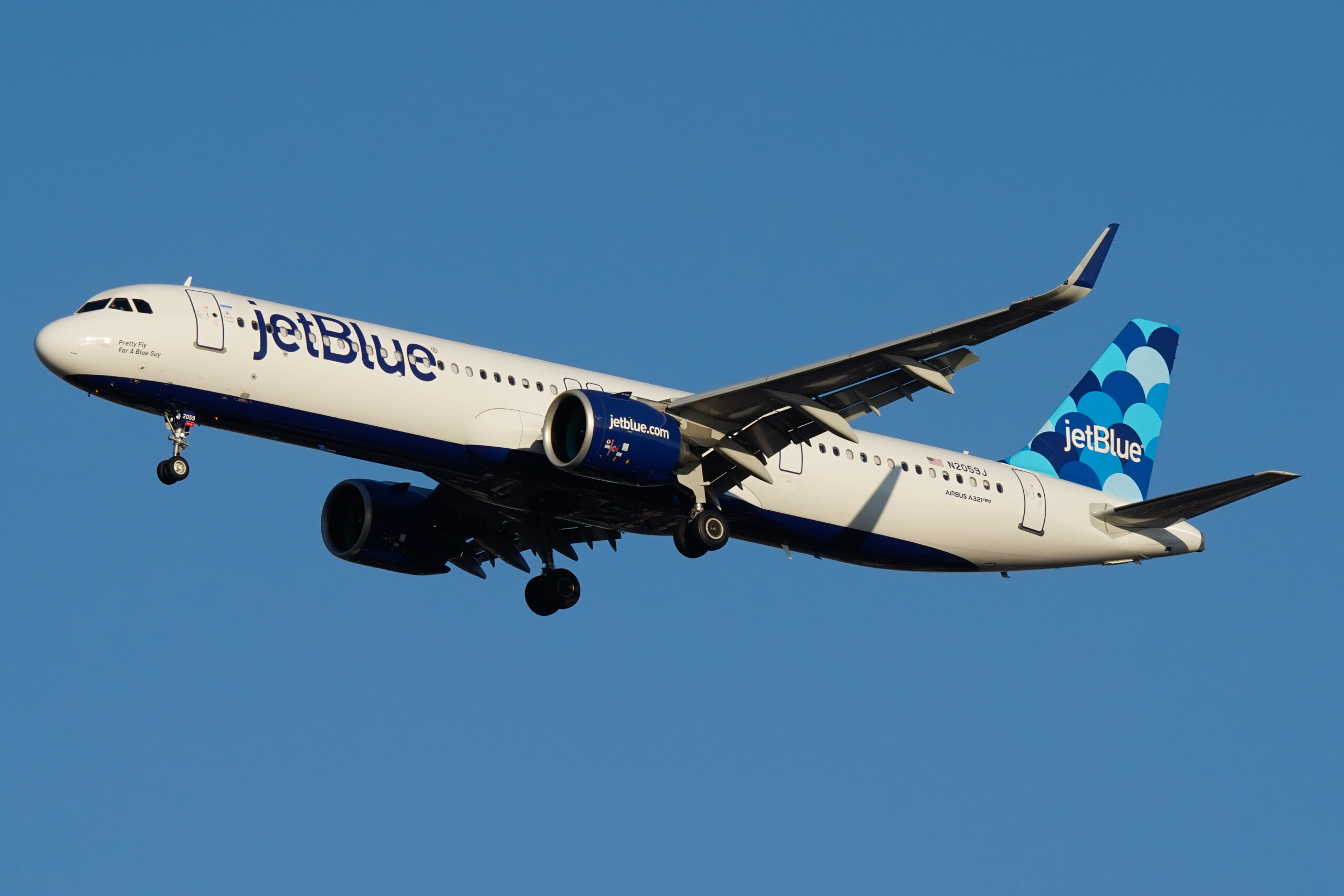 A JetBlue A321 in flight.