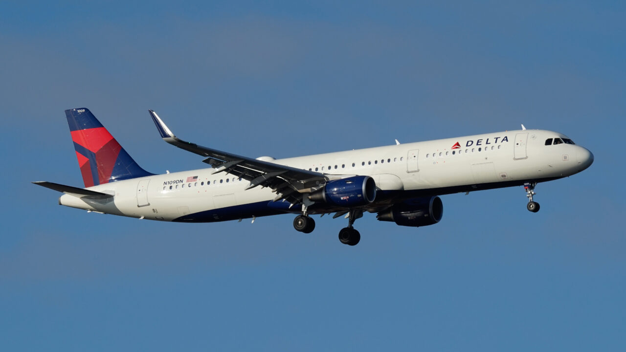 Delta Air Lines Airbus A321 Nearly Suffers Tail Strike in Los Angeles