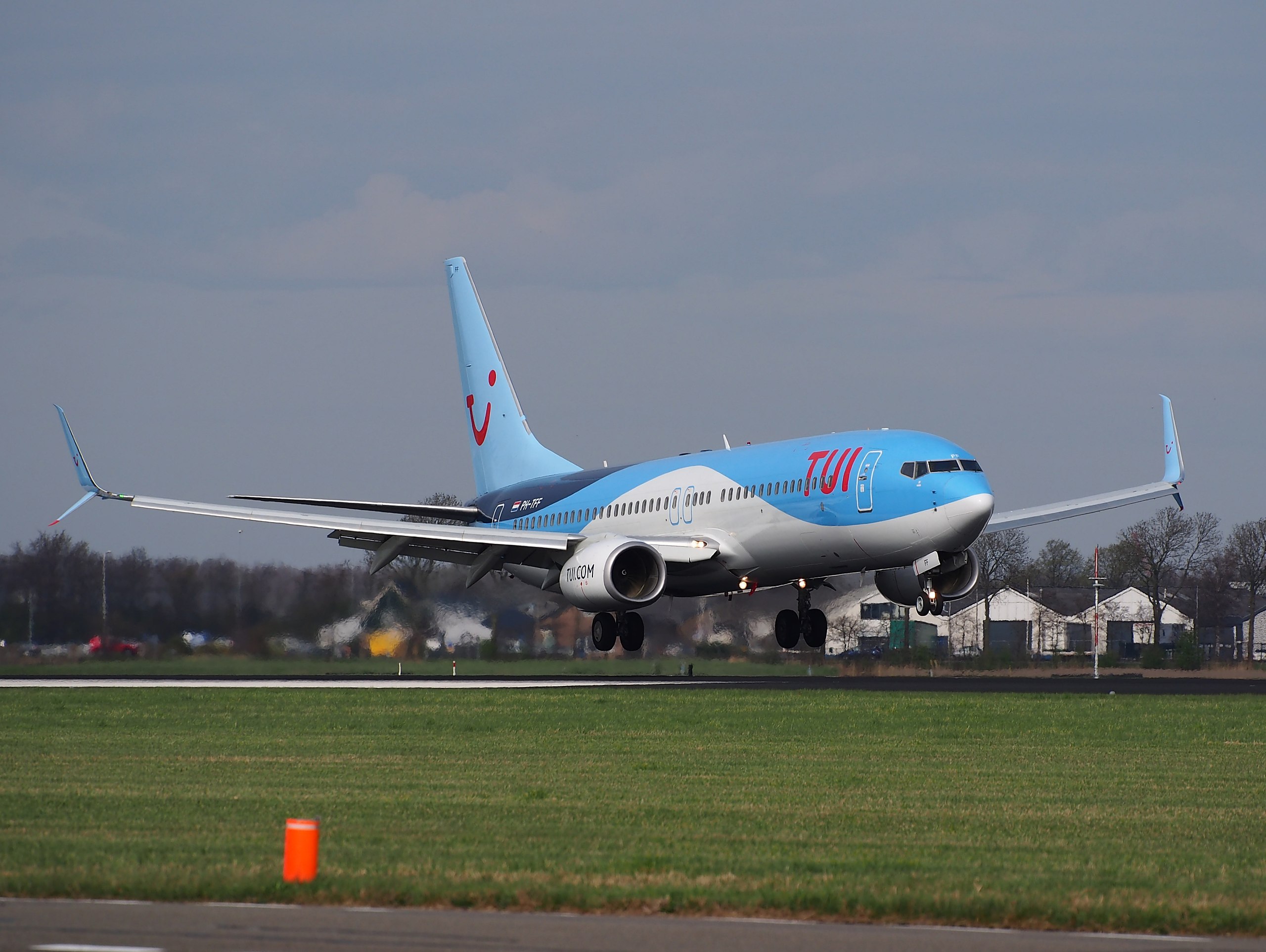 A TUI Airlines Boeing 737 touches down.