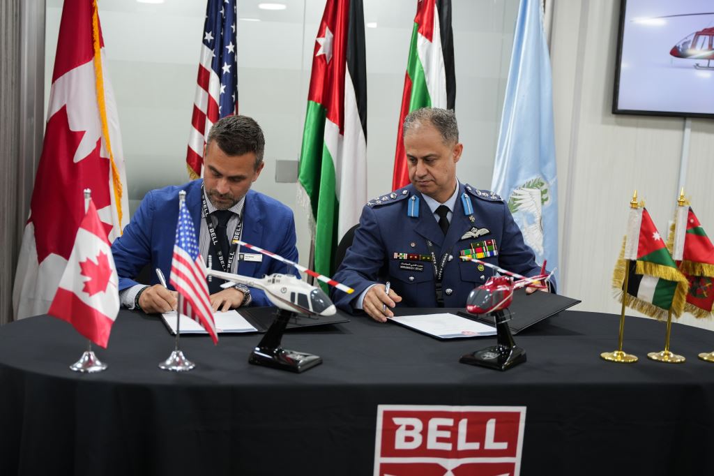 Bell and Royal Jordanian Air Force delegates sign a purchase agreement.