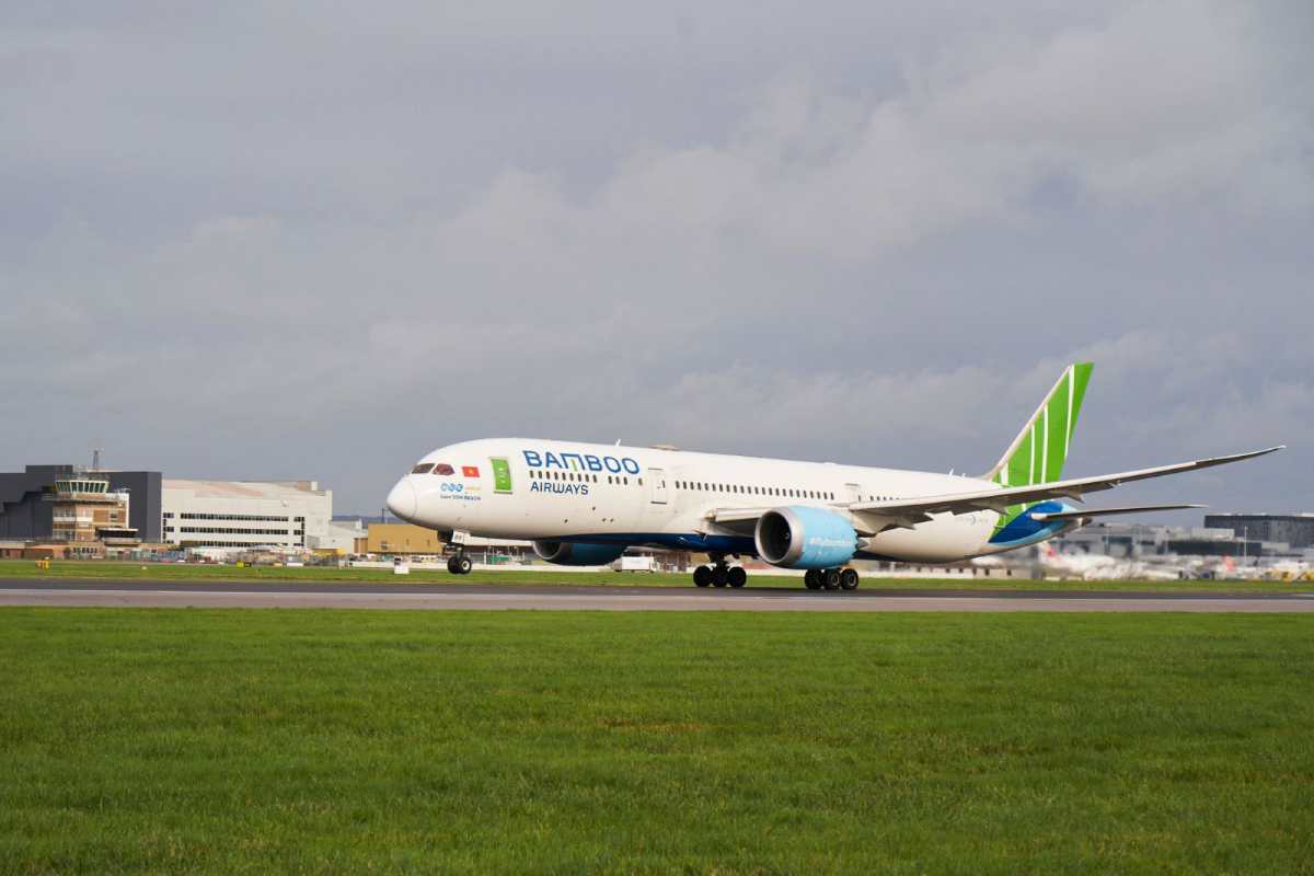 A Bamboo Airways flight touches down at London Gatwick Airport
