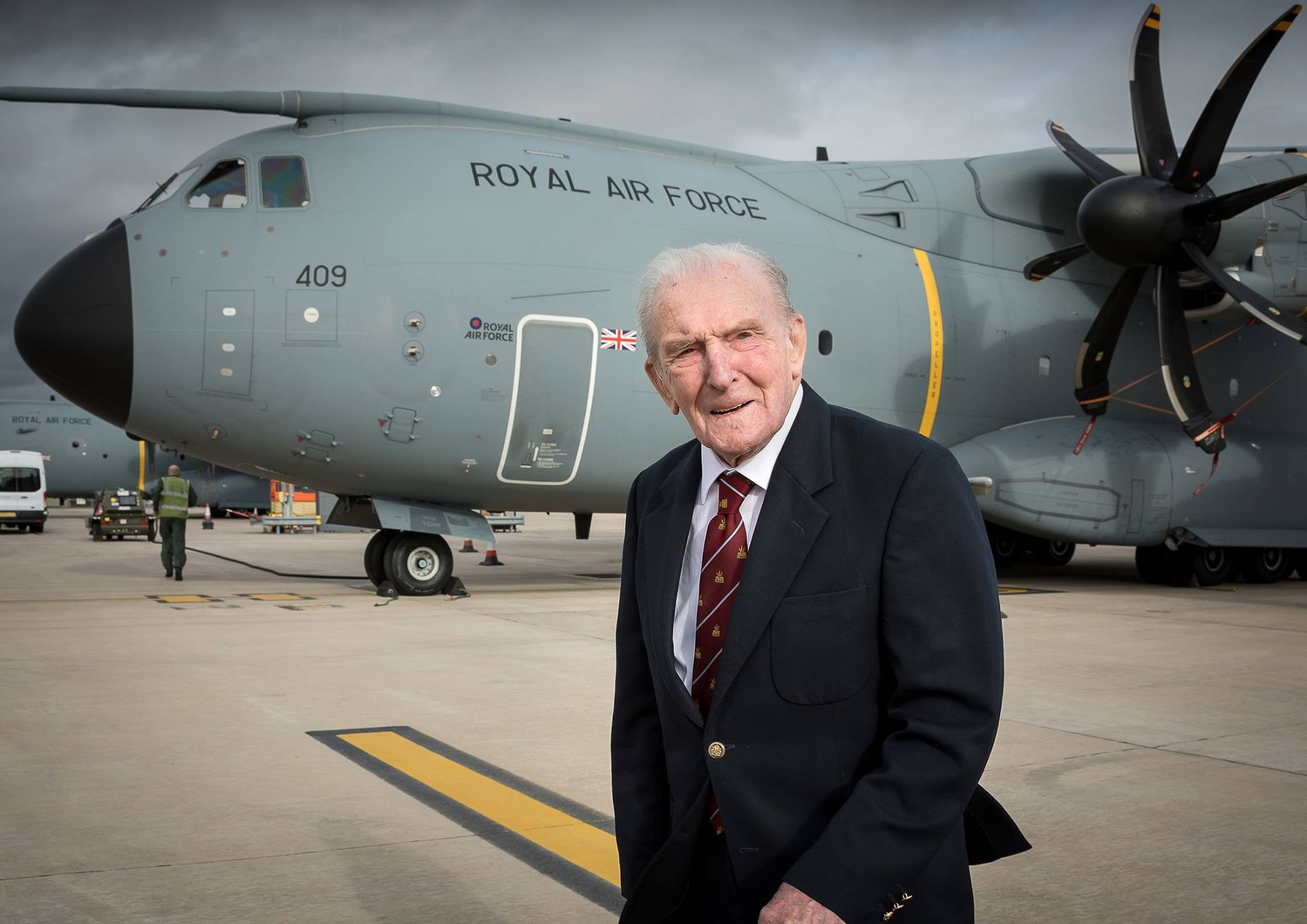 'Johnny' Johnson formerly of Dambusters 617 Squadron poses with Hercules aircraft.
