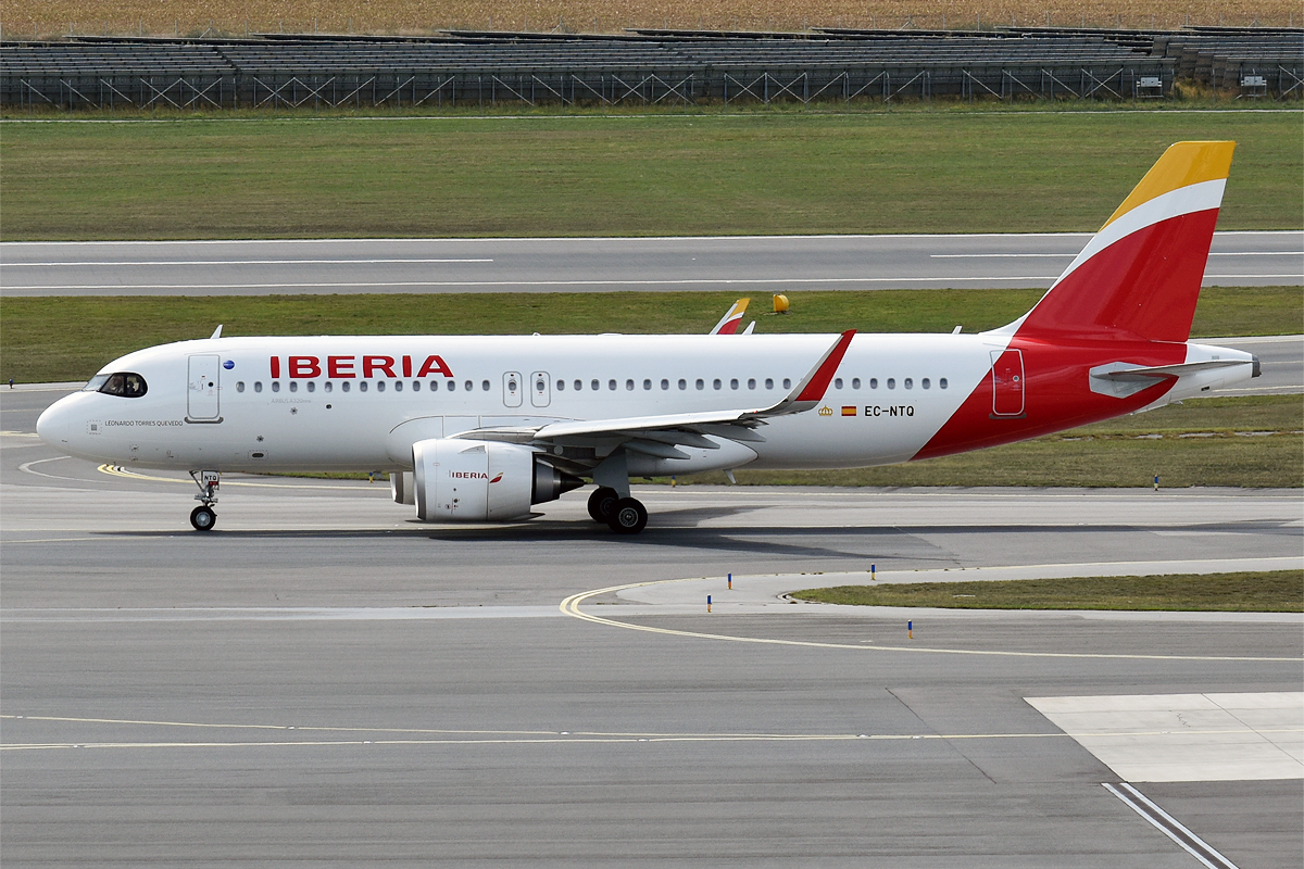 An Iberia Airbus A320neo on the taxiway