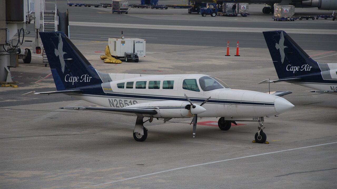 Cape Air Cessna 402C Crash Lands at Chicago O’Hare