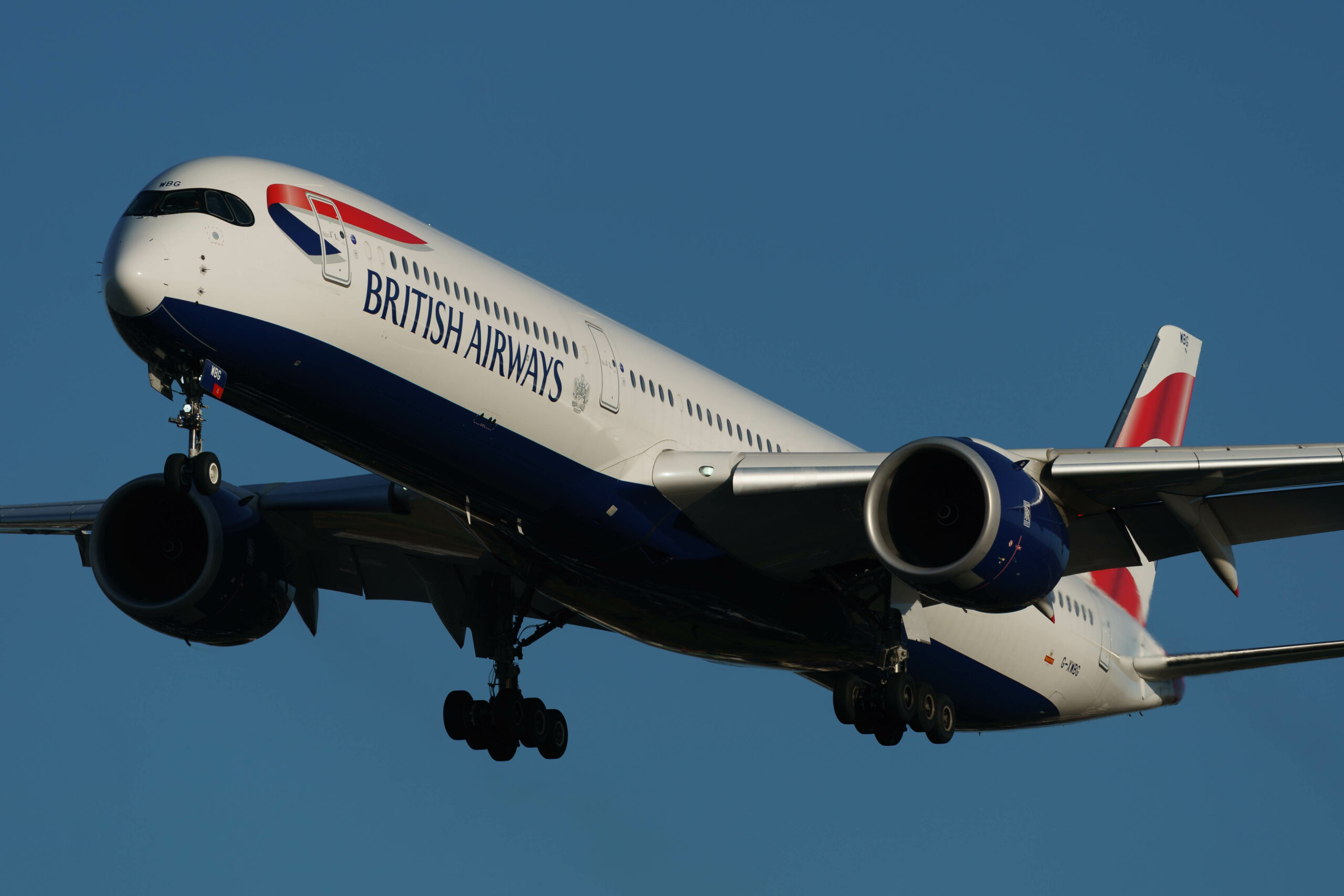 British Airways A350-1000 approaching Heathrow