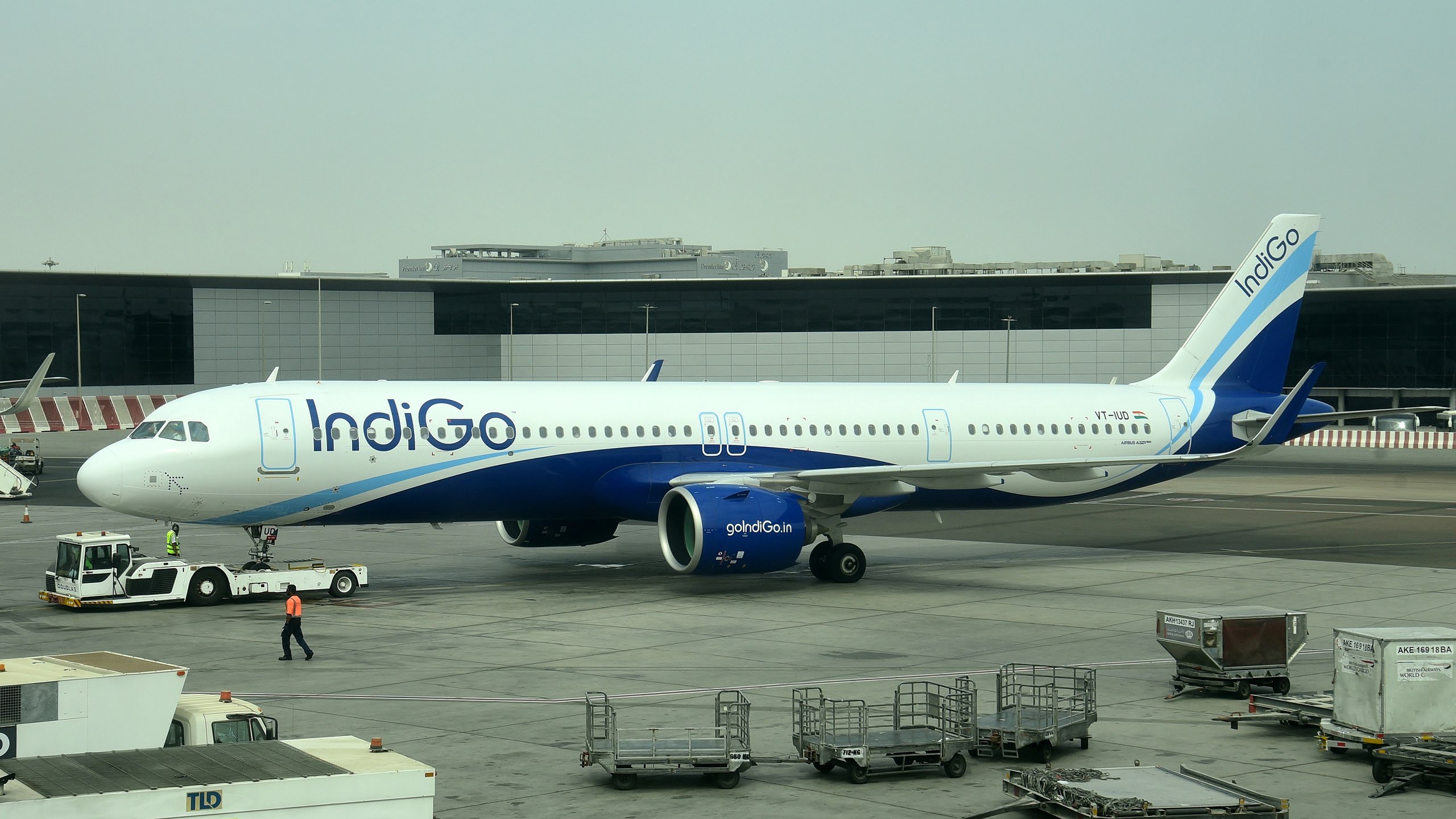 IndiGo Airbus A321neo. SpiceJet is their competitor.
