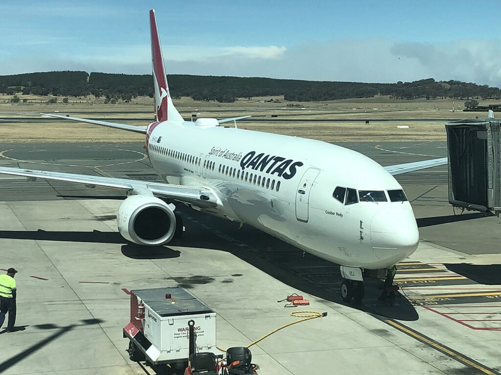 A Qantas Boeing 737 parked at the terminal.