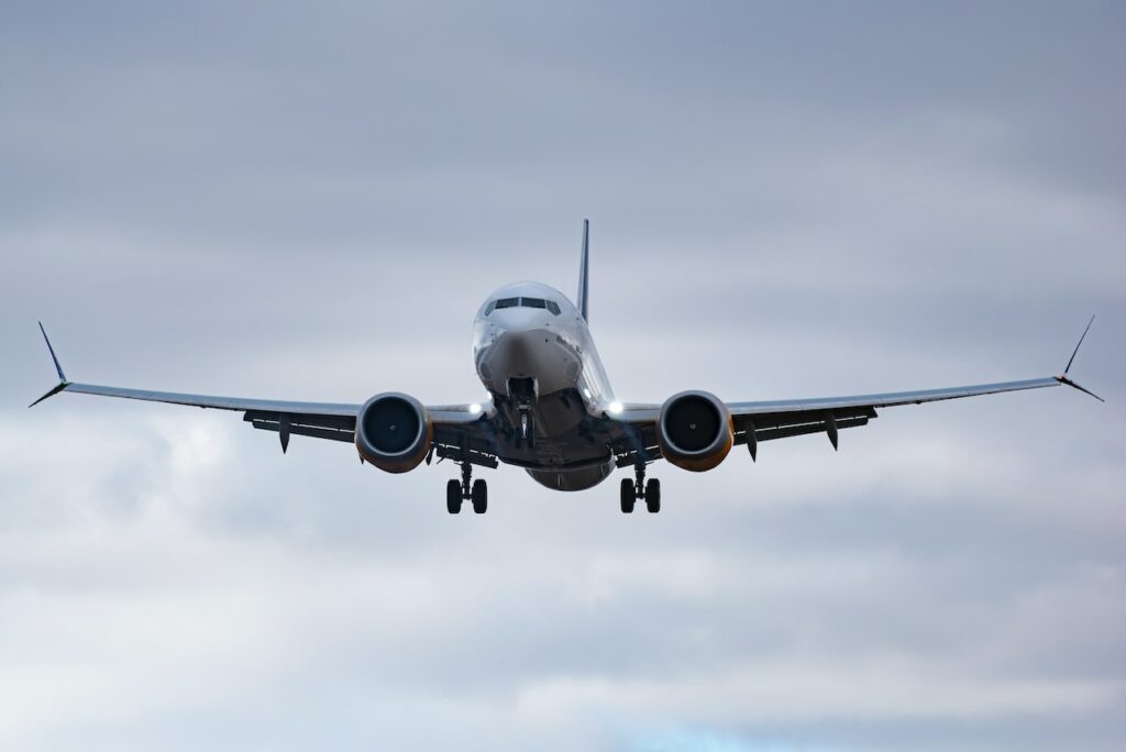A Boeing 737 approaches to land.