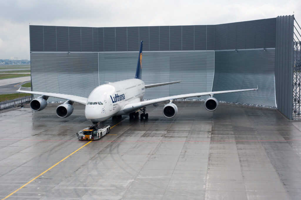 Lufthansa continues to reactivate its Airbus A380s. 