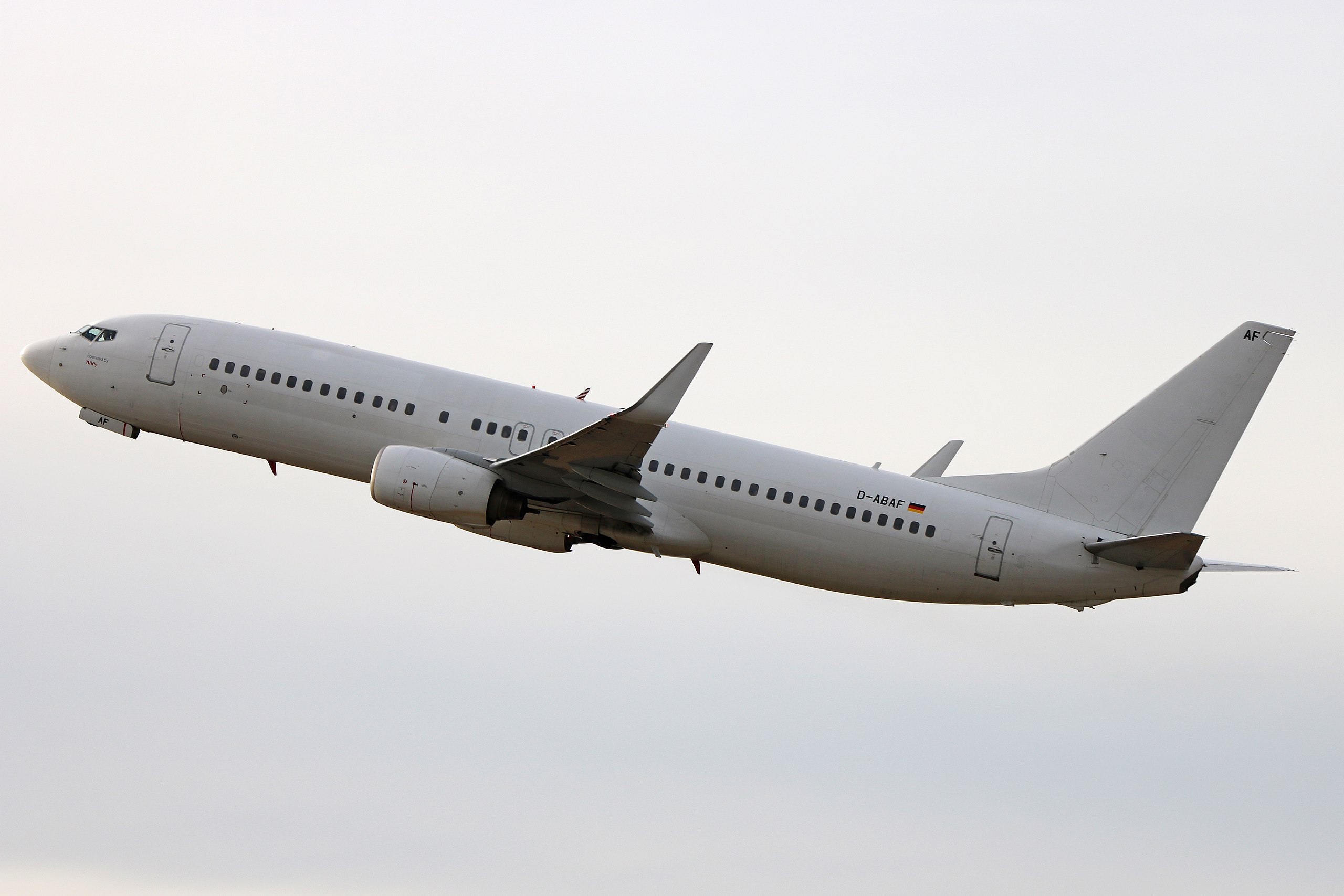 KlasJet adds eight more Boeing 737-800.