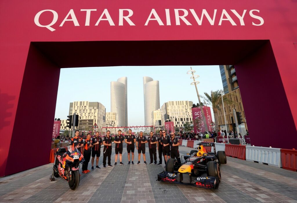 Qatar Airways banner over Formula 1 car and team
