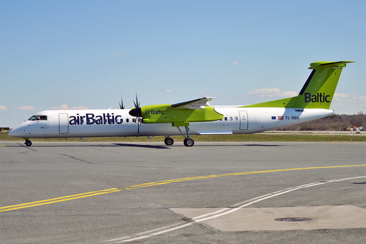 airBaltic Dash 8 Q400.