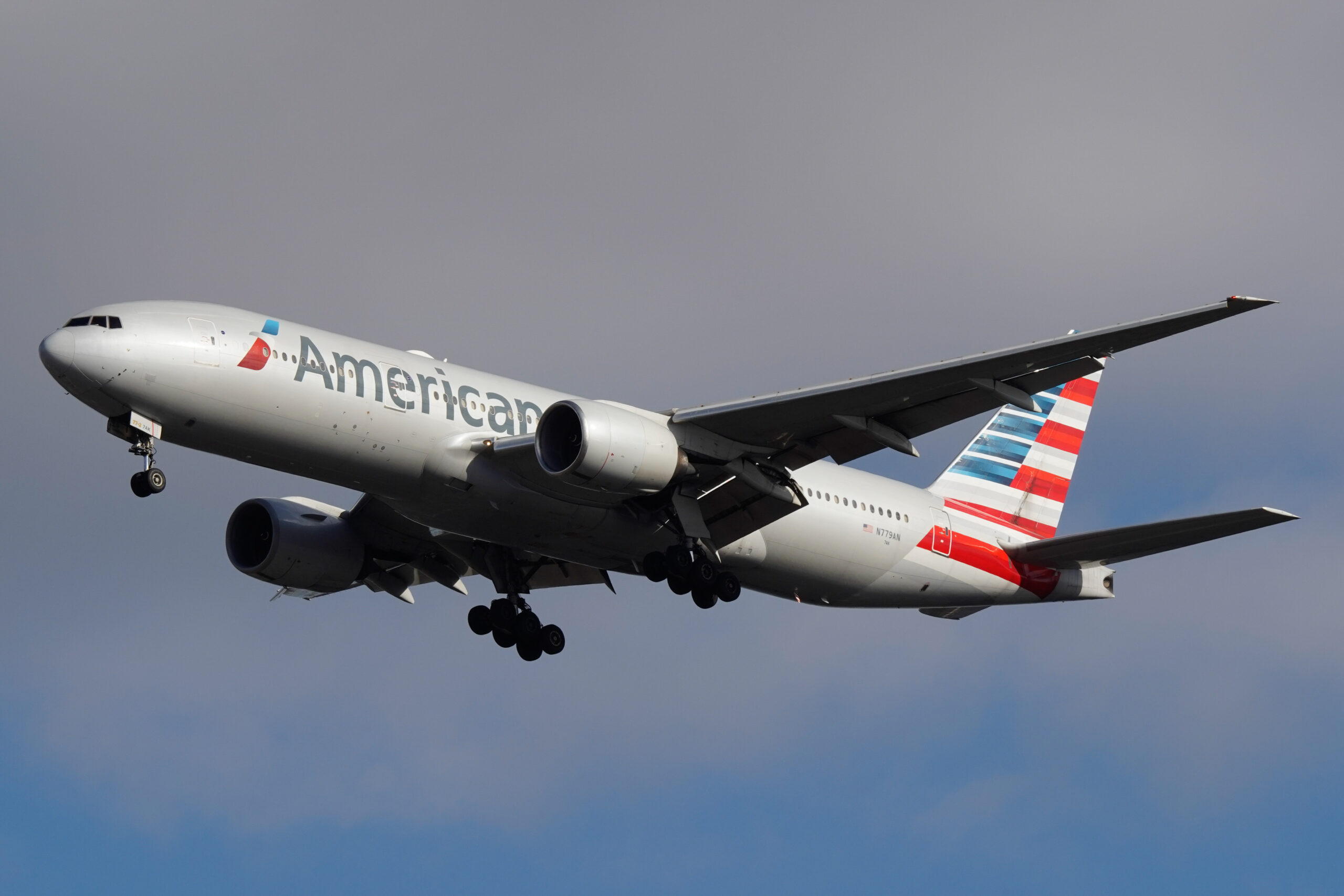 American Airlines pilots refuse NTSB interviews.