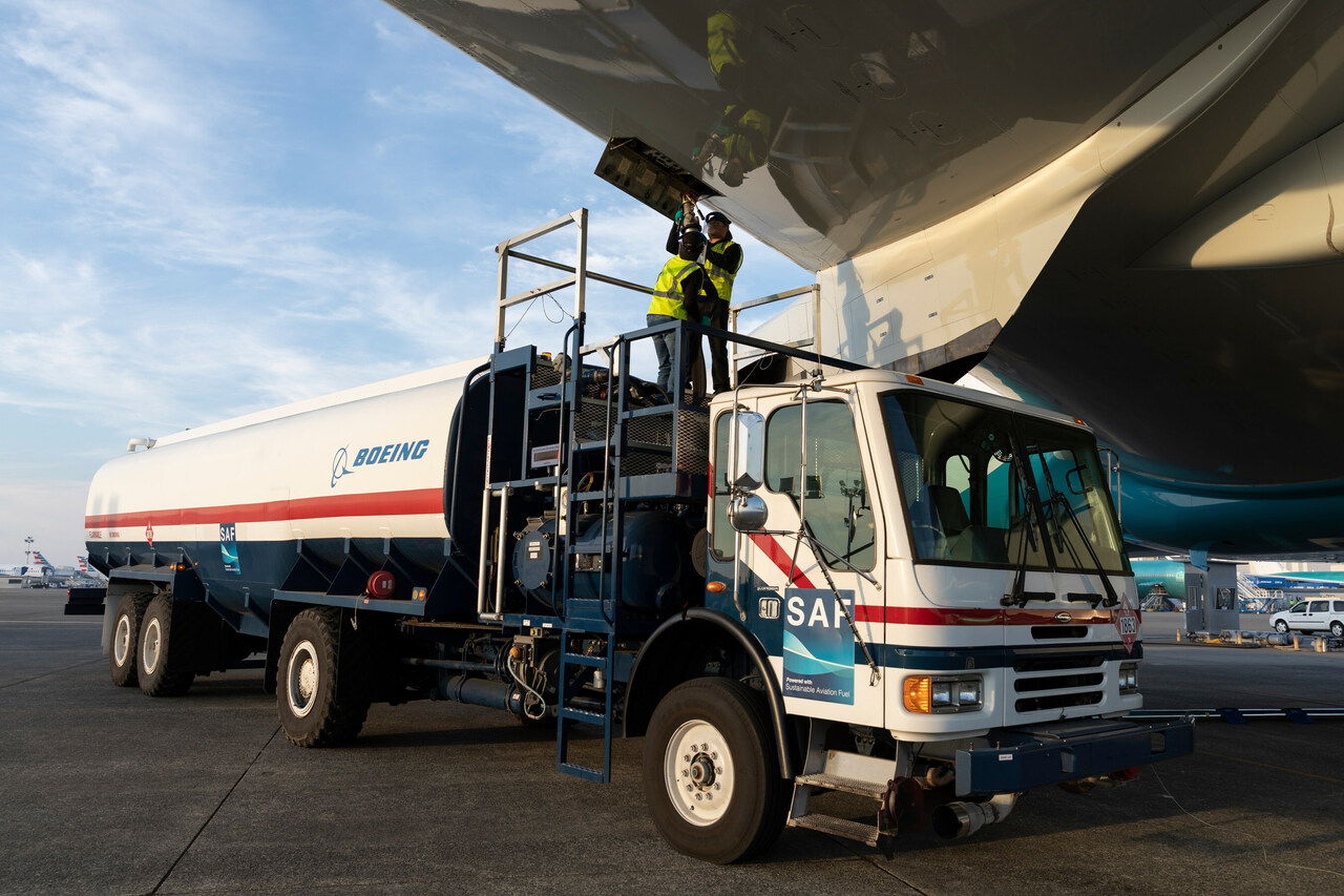 A Boeing Sustainable Aviation Fuel (SAF) truck refuels an aircraft.