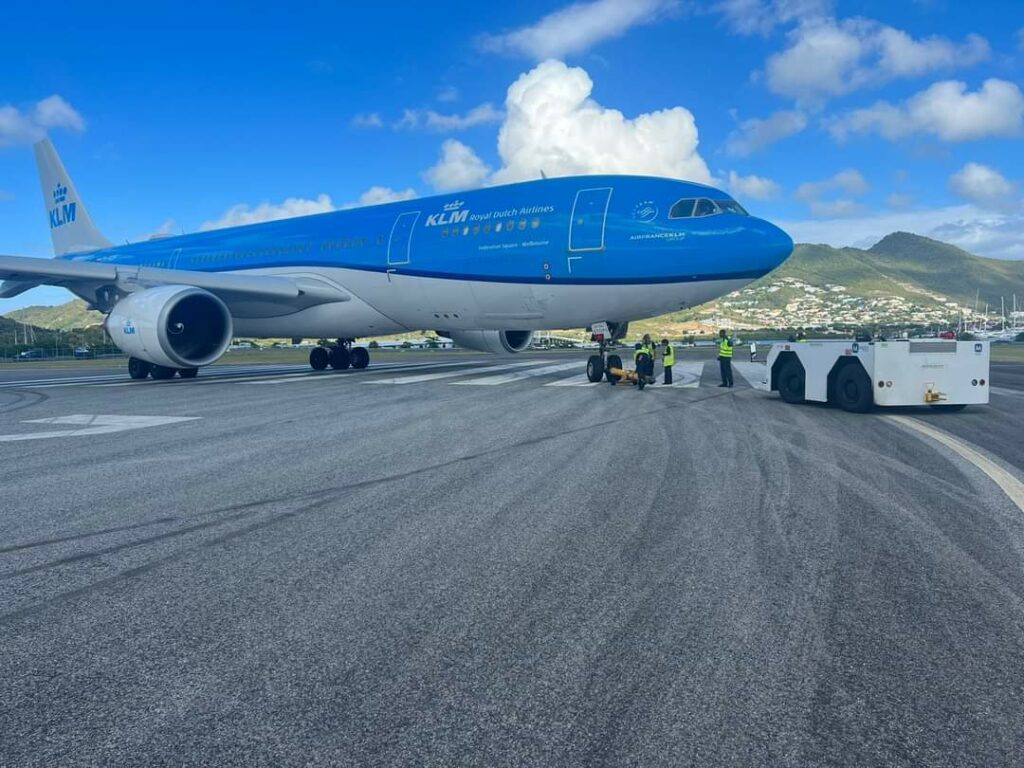 KLM Airbus A330 Suffers Gear Malfunction in St. Maarten