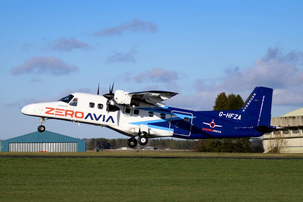 A ZeroAvia hydrogen powered aircraft takes off