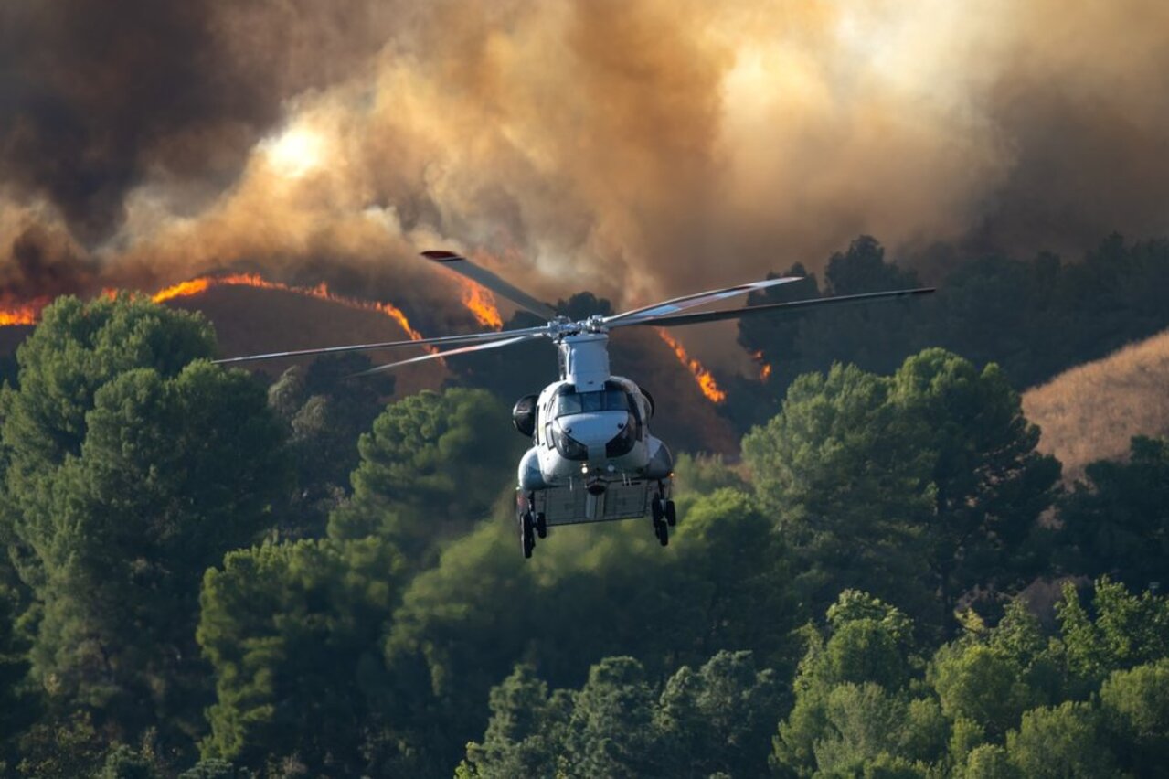 A Coulson Aviation helicopter fights a wildfire.