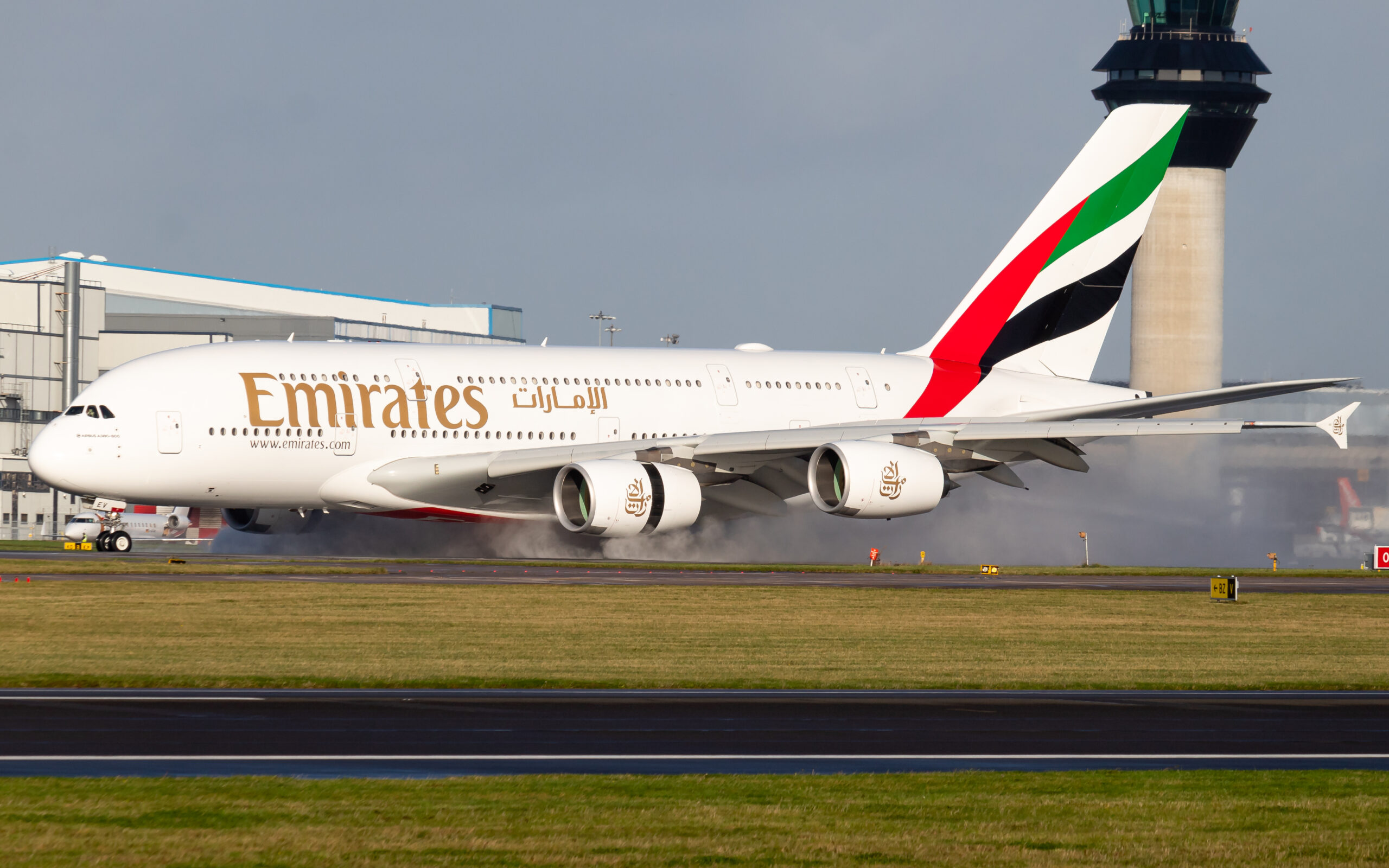 Emirates & Philippine Airlines Announce Interline Agreements