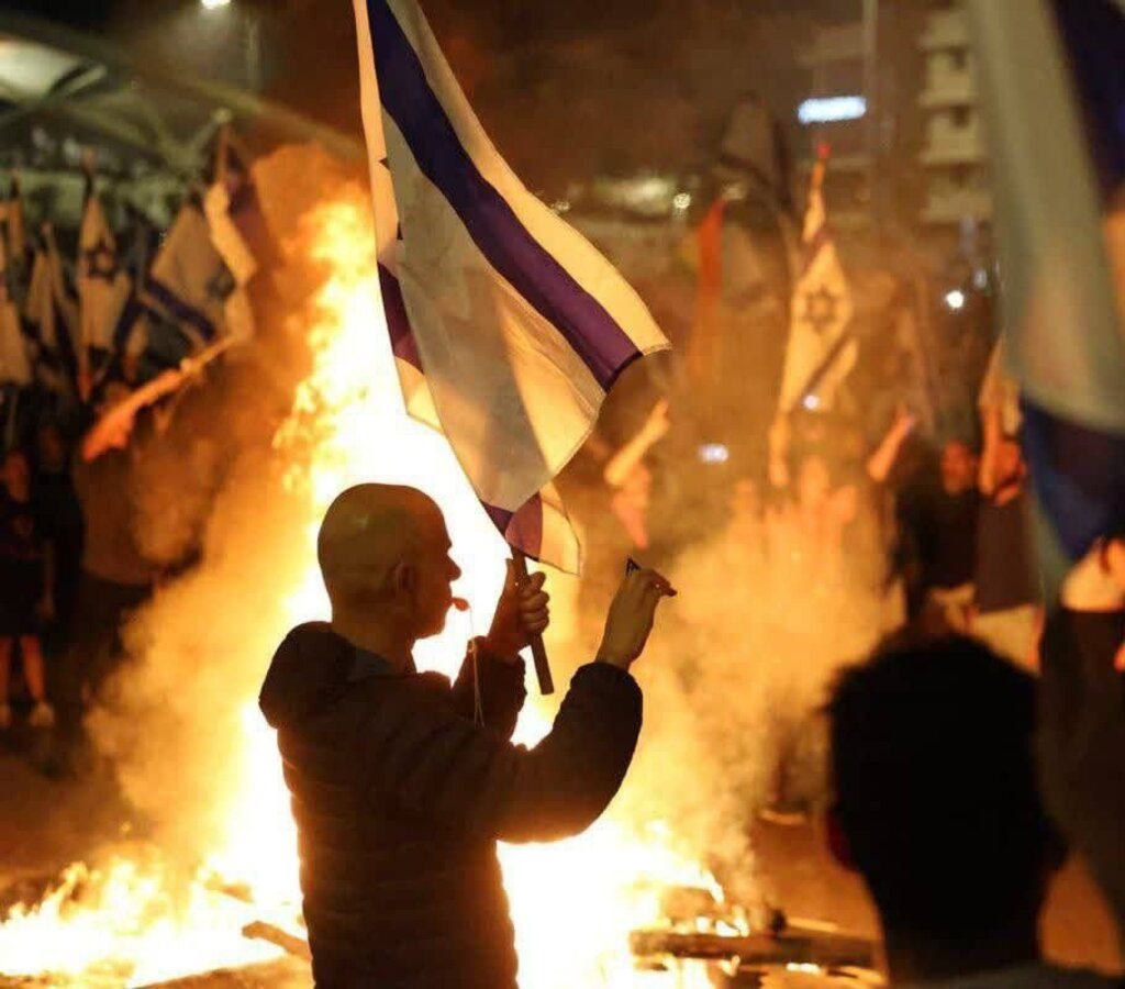 Israel protests break out on the streets of Tel Aviv