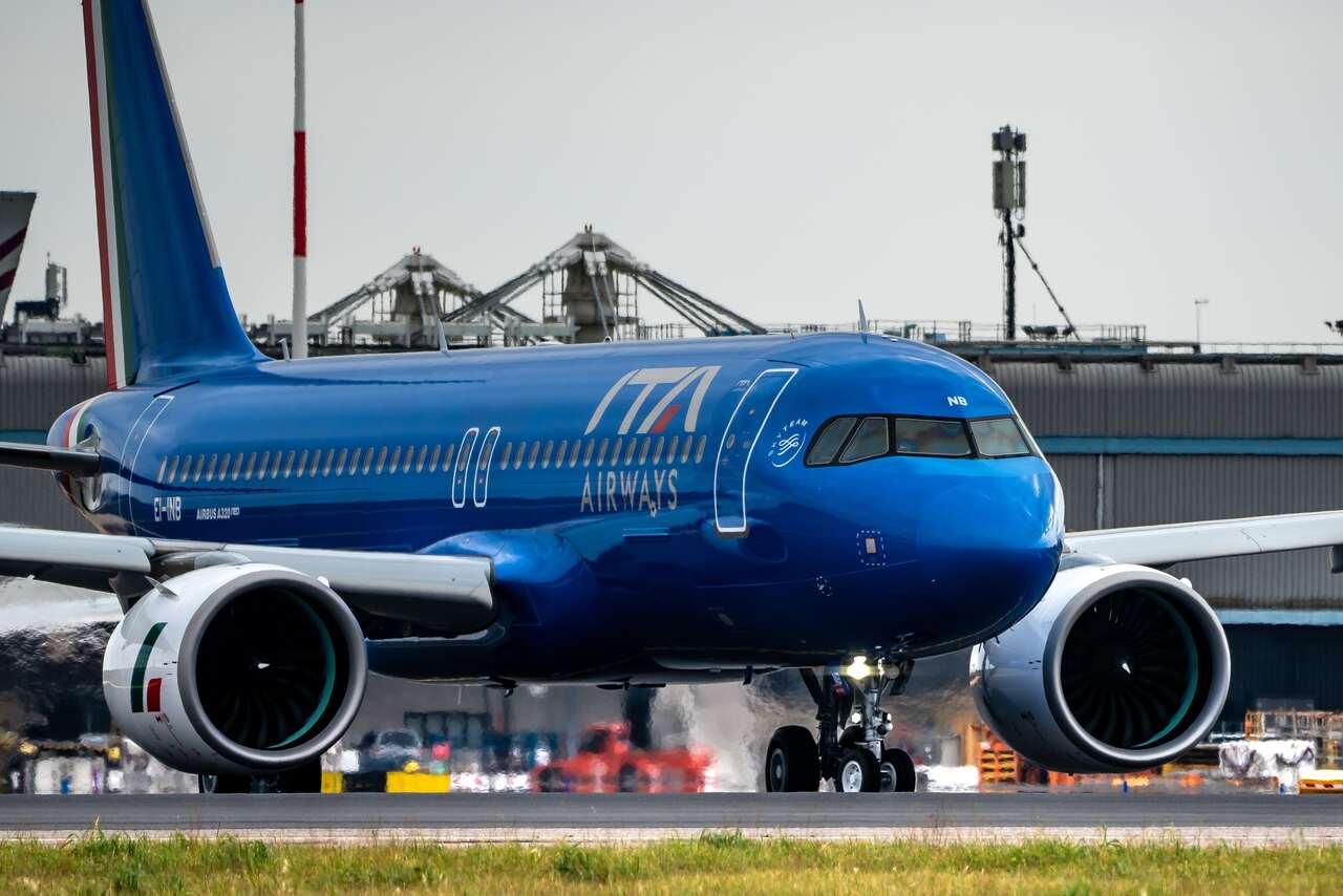 A new ITA Airways Airbus A320neo on the taxiway.