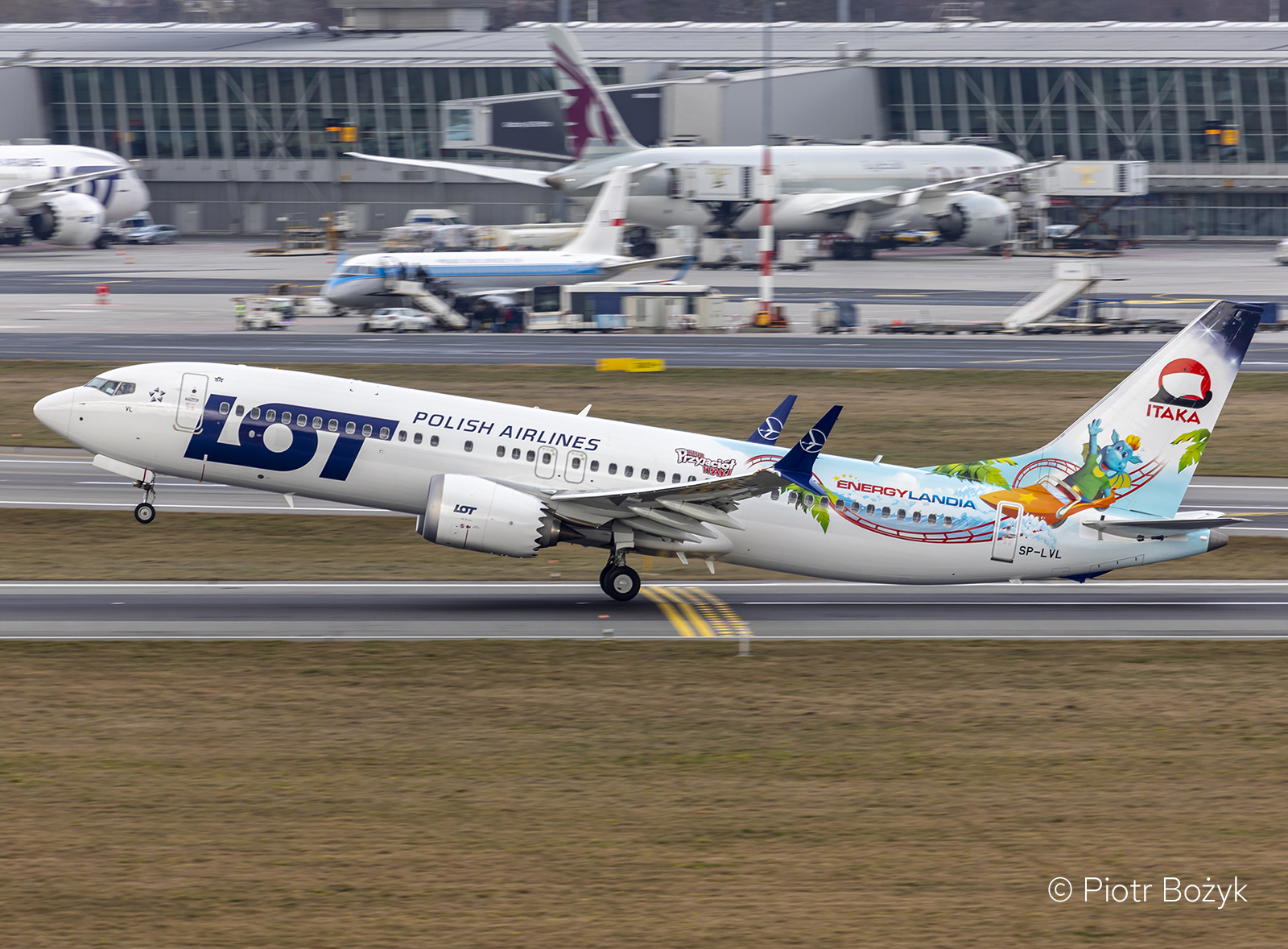 A LOT Polish Airlines Boeing 737 with new livery.