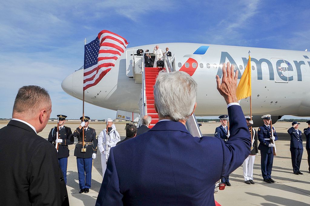 Pope Francis boards an American Airlines aircraft in 2015.