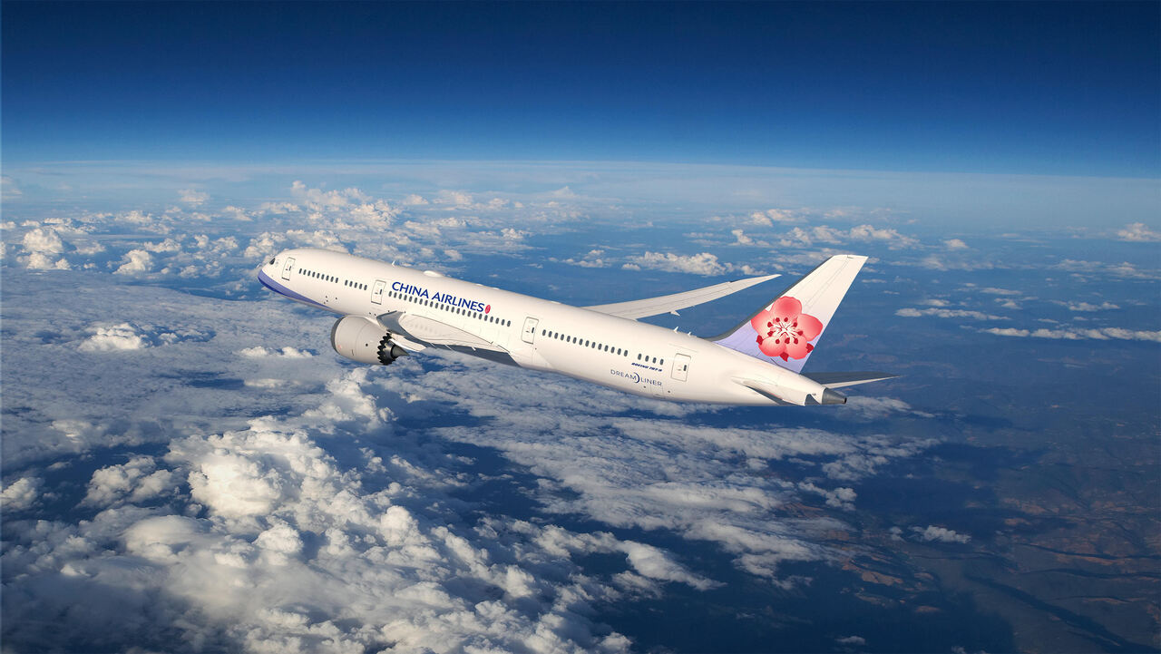 A China Airlines Boeing 787 in flight.