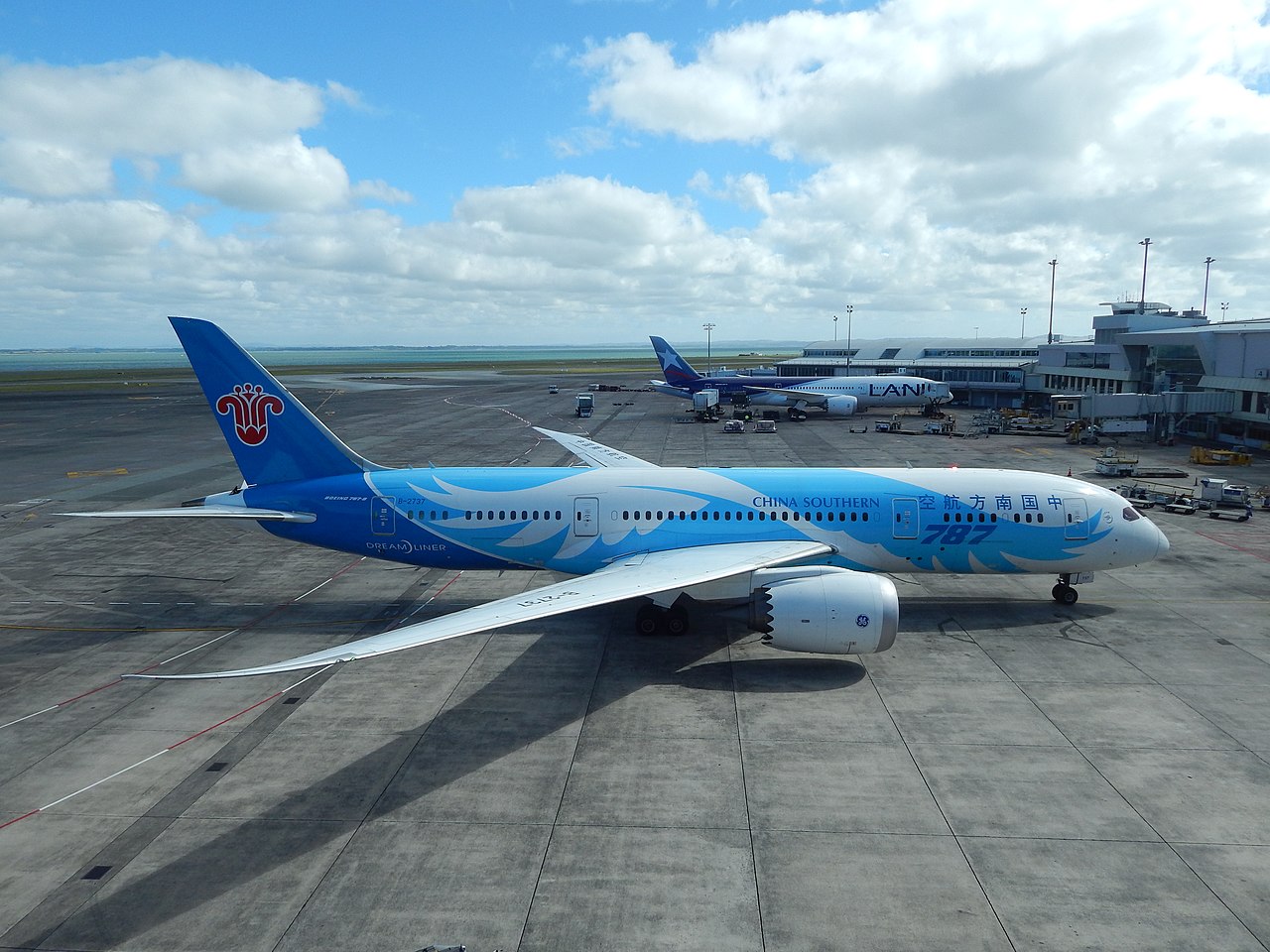 A China Southern Boeing 787 parks at Auckland Airport