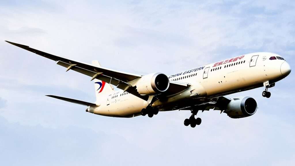 A China Eastern Airlines 787 approaches to land.