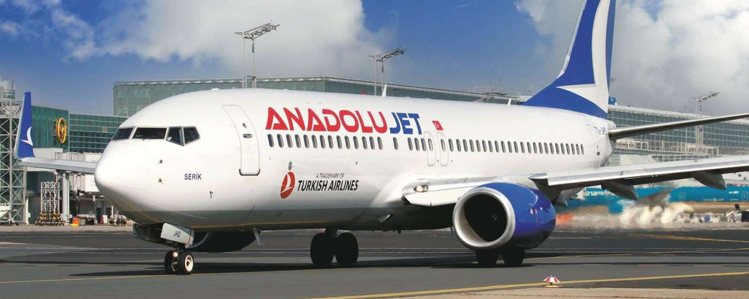 A Turkish Airlines Boeing 737 MAX 8 jet in AnadoluJet livery.