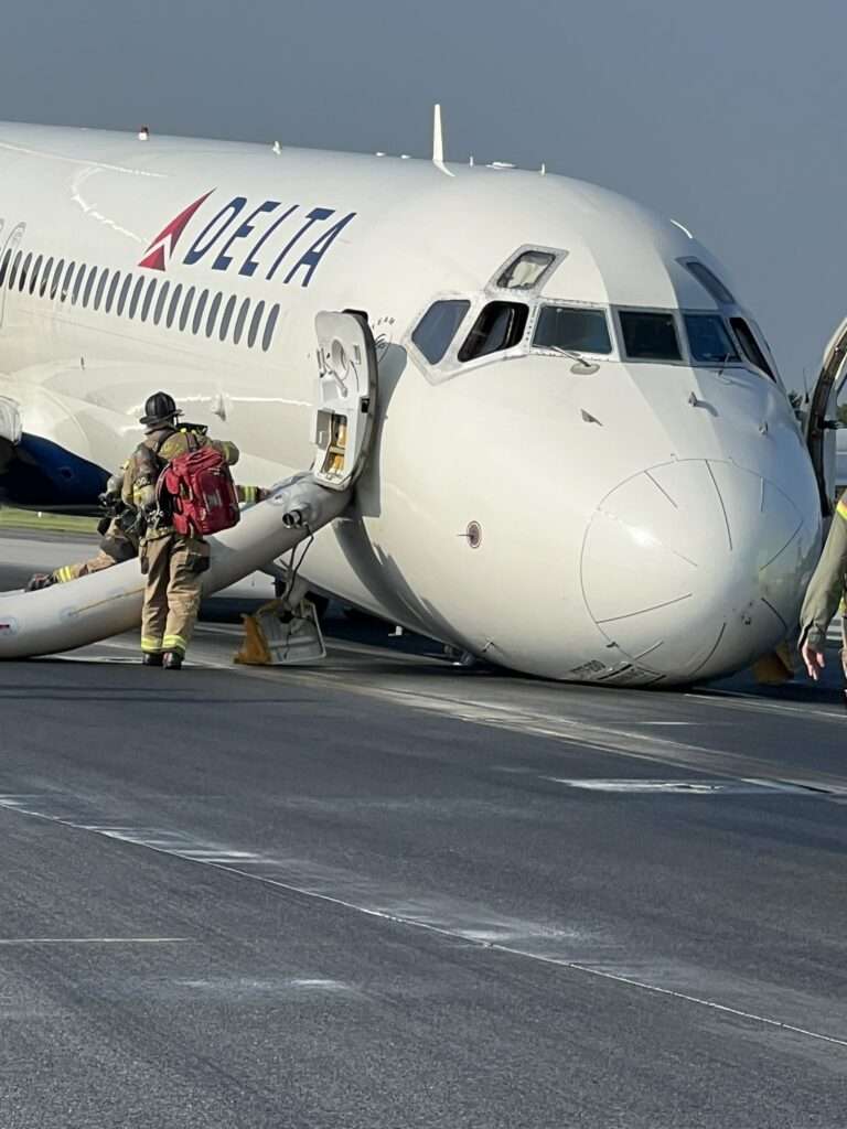 Delta Air Lines Boeing 717 with nose gear collapsed on the runway at Charlotte Douglas Airport.
