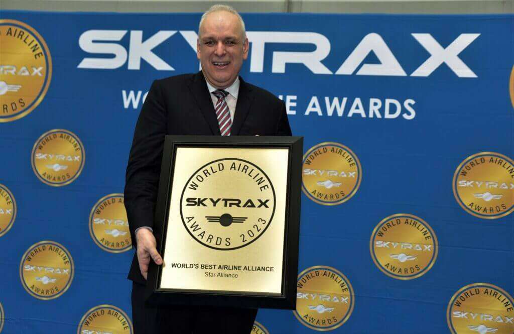 Theo Panagiotoulias accepts the Skytrax Award for Star Alliance