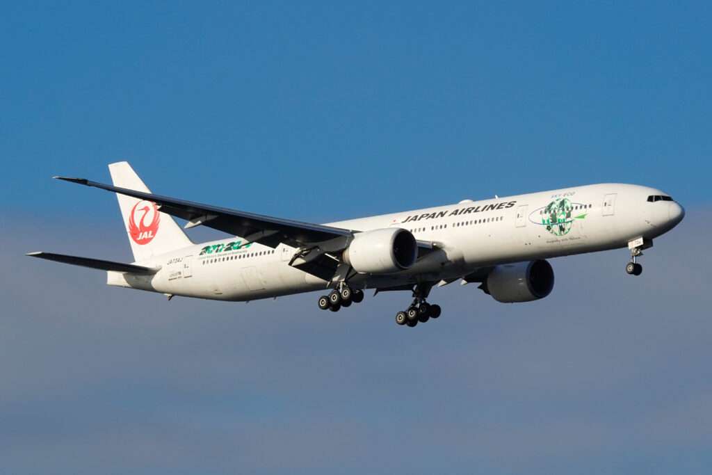 Japan Airlines To Provide Clothing for Passengers